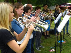 Jubilaeumsfest_Posaunenchor_Bethel Der Posaunenchor der Zionsgemeinde spielte im Wechsel mit den Kollegen aus Ummeln und Quelle.