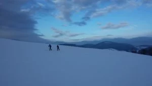 Schüler beim Skilanglauf.